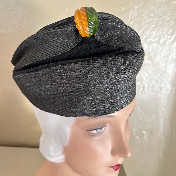 PRECIOUS FRENCH 1930s BLACK STRAW MILITARY STYLE CAP + STUNNING BAKELITE BROOCH main image 4